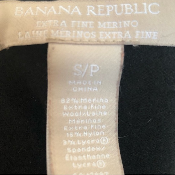 BANANA REPUBLIC BLACK EXTRA FINE WOOL CARDIGAN - Picture 4 of 4